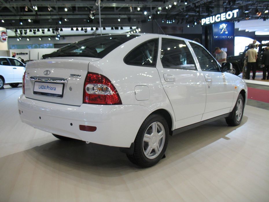 Lada Priora считалалась флагманом российского концерна АВТОВАЗ. Появление этого автомобиля на рынке датируется 2007 годом, хотя концептуальная версия была представлена четырьмя годами ранее в 2003-ем.